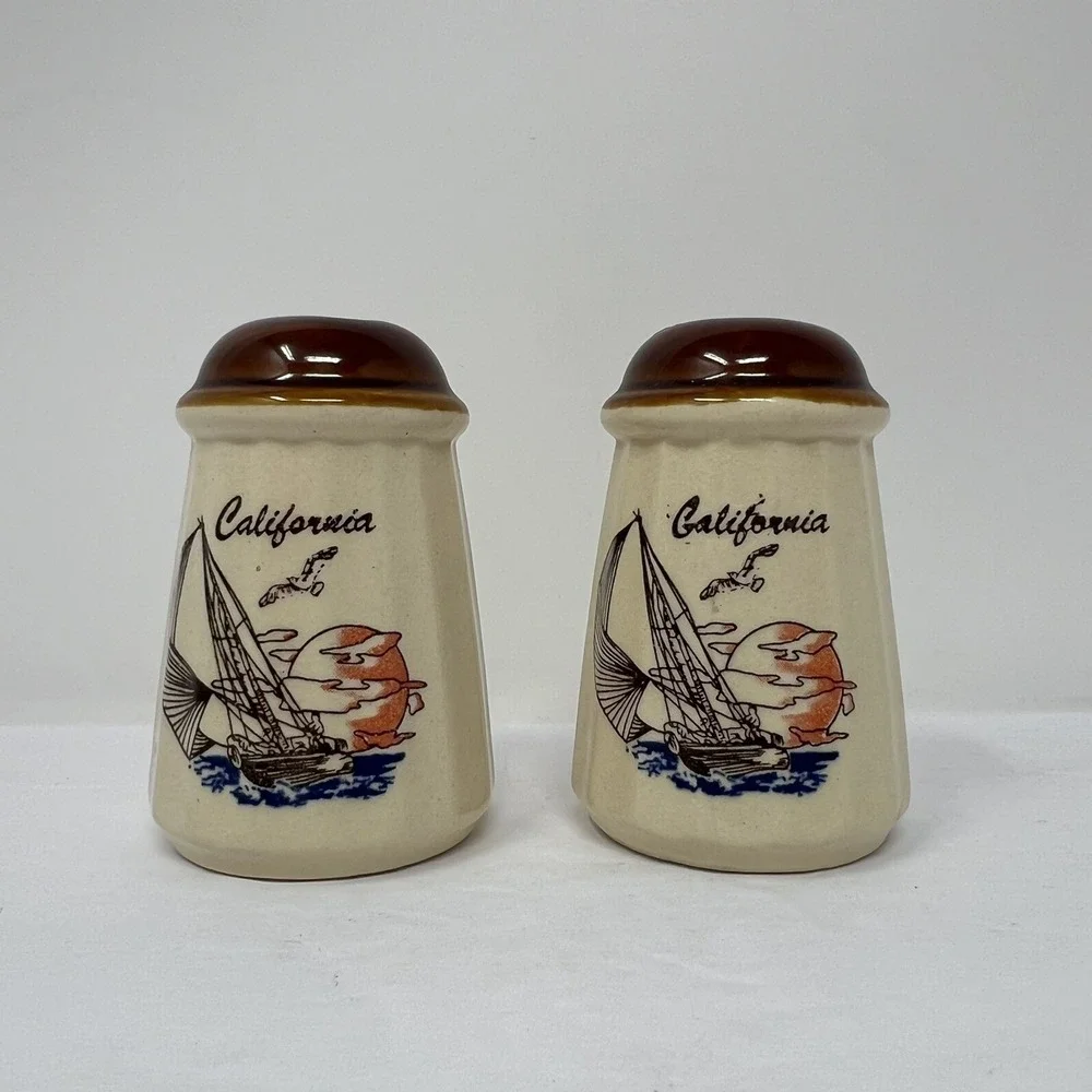 Vintage California Pottery Ceramic Salt n Pepper Shakers 3